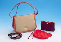 Konvolut DIOR, bestehend aus, Handtasche, beigener Stoff (bedruckt mit goldfarb. Em- blemen) und braunem Leder, Innenfutter: vio- lette Seide, ...