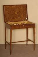 NÄhtisch, deutsch, um 1920, ArtDeco, Gestell Mahagoni massiv, z.T. furniert, konische Beine, Platte mit schÖnem Wurzelfurnier sternfÖrmig ...