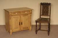 Halbschrank, deutsch, um 1880, GrÜnderzeit, Weichholz massiv, Lisenen gerillt, auslaufend in Veluten, 2 TÜren und 2 Schubladen, MÖbel gelaugt ...