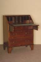 SekretÄr, England, um 1910, Mahaogni massiv, 3 Schubladen, SchrÄgklappe, Innenleben mit 2 Schubladen und vielen FÄchern, Schreibplatte mit Filz ...