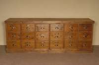 Ladenschrank, deutsch, um 1900, Weichholz massiv, Fußleiste und obere Platte spÄter, 18 Schubladen, Schilde original, BeschlÄge spÄter, MÖbel ...