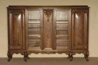 Vielzweckschrank, deutsch/Ungarn, um 1925/30 , z.T. Nußbaum massiv, Nußbaumfurnier, Schnitzereien Bildhauerarbeit aus dem Vollholz , Zierleisten ...