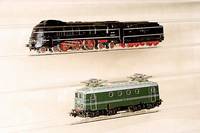 Stromliniendampflok, MÄrklin, 1951-53, Spur HO, SK 800, schwarz, im orig. Karton, intakt , bemalter Heizer und LokfÜhrer, l. Lackabplatzungen, ...