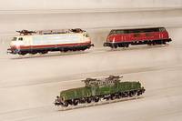 Diesellok. MÄrklin, 1972, Spur HO, Nr. 3054, rot/beige, l. Lackabplatzg., intakt, im orig. Karton (li. oben)