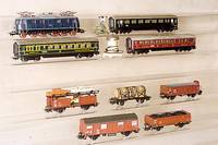 Konvolut 10 GÜterwagen, MÄrklin, 60er Jahre, Spur HO, Nr. 4603, 4604, 4602, 2 x 4601, 4608, 4613 (komplett mit Autos in Grau, Gelb und Orange), ...