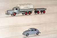 PKW, um 1939, sogenannter "KdFW"=Kraft durch Freude-Wagen, spÄterer legendÄrer KÄfer, MÄrklin, Nr. 9, Metall, ursprÜnglich blau ...