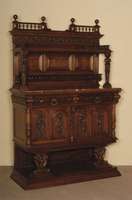 Vielzweckanrichte, SÜdfrankreich/Raum Dijon/Avignon, um 1880/90, Front Nußbaum massiv, Nußbaumfurnier, im eklektizistischen Stil, typsich fÜr ...