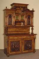 Aufsatzbuffet, deutsch/wohl Berlin, um 1870, GrÜnderzeit, Korpus Weichholz, Nußbaum massiv, Nußbaumfurnier, auf KugelfÜßen, Unterteil ...