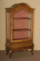 Vitrine, Holland, um 1910/20, Korpus Weichholz, Barockstil, Unterteil gebaucht geschwungen, Zarge 6-fach geschweift, Beine geschweift, mit ...