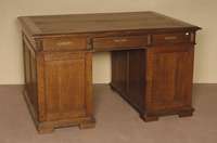 Partnerschreibtisch, deutsch, um 1900, Eiche massiv, 4-tÜrig, dahinter mit Ablage, unter der Arbeitsplatte 3 Schubladen, 2-seitig, Arbeitsplatte ...