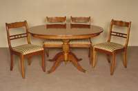 Tisch und 4 StÜhle, england, um 1970, StÜhle aus hellem Eschenholz, SÄbelbeine, RÜckenlehne brettfÖrmig verstrebt, original Bezug, ovaler ...