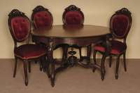 Tisch und 4 StÜhle, deutsch, um 1870, Louis-Philippe, StÜhle Mahagoni massiv, gebogene Beine und RÜckenlehne, BekrÖnung in Obstdekor, mit ...