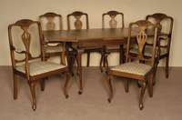 Tischgruppe, Holland um 1910, bestehend aus Tisch, 4 StÜhlen und 2 ArmlehnstÜhlen, Barockstil, Eiche massiv, Tisch ausziehbar, stark gebogene ...