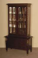 Vitrine, deutsch, um 1905, Empirestil, Korpus Weichholz, Mahagoni massiv, z.T. Mahagonifurnier, auf konischen Beinen, Unterteil 6-schÜbig, ...
