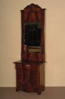 Halbschrank mit Spiegelaufsatz, deutsch, um 1870, Korpus Weichholz, Mahagonifurnier, 2 TÜren mit BrezelfÜllungen, eine Schublade, restauriert ...