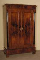 SpÄtbiedermeierschrank, deutsch, um 1860, Korpus Weichholz, Wurzelnußfurnier, gespiegelt verlegt, BeschlÄge sekundÄr, stark restauriert , Front ...