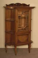 PrunkschrÄnkchen, deutsch, um 1900, Jugendstil, Korpus Weichholz, Nußbaumfurnier, gebogene Beine, seitlich gebogen, mit 3 AblagefÄchern, ...