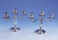 Paar Kerzenleuchter, 800er Silber, Italien, 3-flammig, FÜße gefÜllt, total ca. 990 g, H. ca. 22.5 cm, klassisch