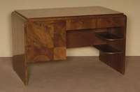 Schreibtisch, deutsch, um 1928/30, im Stil des HallermÖbels, Korpus Weichholz/Hartholz, asymetrisch, Ablege- und Schließfach, 2 Schubladen, ...