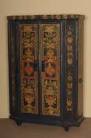 Bauernschrank, sÜddeutsch, um 1900, sogenannter Kasten, Korpus Weichholz, auf Rahmen gearbeitet, nach altem Vorbild gefaßt mit starken ...