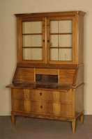 AufsatzsekretÄr, deutsch, um 1830/50, Biedermeier, Unterteil 2-schÜbig, Korpus Weichholz, Wurzelnußfurnier doppelt gespiegelt, Mittelteil in ...