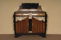 ArtDeco-Sideboard, Frankreich, um 1920, zweitÜrig mit Spiegelaufsatz und 2 Schubladen, aufliegende Marmorplatte, partiell ebonisiert, ...