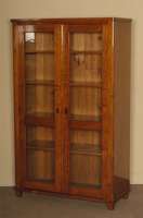 SpÄtbiedermeiervitrine, deutsch, um 1850, Obstholz massiv, (Pflaume und Birne), EinlegebÖden ergÄnzt, Korpus Weichholz, teilrestauriert, ...