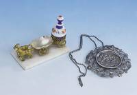 Ziegenwagen mit ParfÜmflakon und Schmuck- schale, um 1860, feuervergoldet, ParfÜmflakon Porzellan, Orig.-StÖpsel, Schale Perlmutt, ...