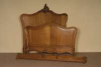 Bett, Frankreich, um 1880, Louis-Philippe, Eiche massiv, Kopf- und Fußteil mehrfach geschwungene AusfÜhrung, profiliertes Rahmengestell, ...