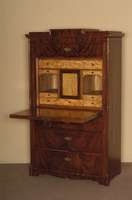 SekretÄr, deutsch, um 1840, SpÄtbiedermeier, Korpus Weichholz, Mahagonifurnier, Ecken abgesetzt mit runden Leisten, Abschluß mit gedrechselten ...