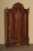 WÄsche- bzw. Kleiderschrank, mitteldeutsch, um 1870/80, Louis-Philippe, Front auf Rahmen gearbeitet, Korpus Weichholz, Pyramidenmahagonifurnier ...