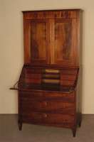 Aufsatzschreibschrank, deutsch, um 1810, z.T. Mahagoni massiv, Mahagonifurnier, zweiteiliger Korpus mit dreischÜbigem Kommodenteil, auf kurzen ...