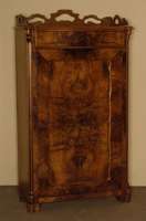 Vertiko, deutsch, um 1870, Louis-Philippe, Korpus Weichholz, Nußbaumfurnier, 1-tÜrig mit Schublade, Abschluß mit Galerieaufsatz, wohnfertig ...