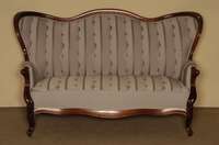 Sofa, deutsch, um 1860/70, Louis-Philippe, Mahagoni, gebogene Beine, RÜckenlehne in Schmetterlingsform, neu gepolstert, sehr elegantes MÖbel, ...