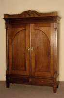 Kleiderschrank, deutsch, um 1830, Biedermeier, Eiche massiv, im Sockel 2 Schubladen, seitlich kannelierte HalbsÄulen, zerlegbar, Kopfleiste ...