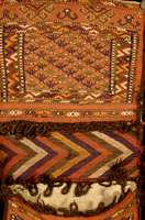 Jomud-Khordjin (D.Tasche), Turkestan, um 1880, Wolle auf Wolle, ca. 107 x 54 cm, Schätzwert: 1500.- EURO, EHZ: 4. Hochinter- essante Ornamentik, ...