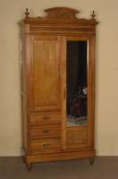 Schrank, Niederlande, um 1920, zweitÜrig, mit eingelassenem Spiegel, drei Schubladen, Korpus mehrfach kanneliert und geziert, geschwungen ...