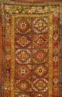 Kaukasischer Teppich mit Memling GÖls, Gend je-Gebiet, 19. Jahrhundert antik, Schachbrett- Gittermuster mit ungewÖhnlicher BlÜtenstauden- ...