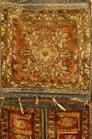 Doppeltasche Chorassan, Ostpersien, Antik 19. Jh., Wolle auf Wolle geknÜpfter Mittelsteg , Selten, ca. 132 x 49 cm, Ehz: 4. Mit Leder e ingefasst.