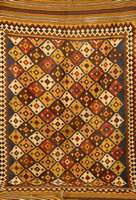 Gashgai Kelim, Persien, um 1920, Wolle auf Wolle, ca. 240 x 153 cm, Schätzwert: 2200.- EURO, EHZ: 2, kleine Stelle restauriert ansons ten in einen ...