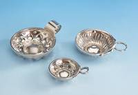 3 Branntweinschalen um 1900, Frankreich, 950er Silber, D ca. 5 - 7 cm, sammelw., min. verbeult