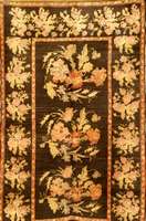 Karabagh, Russland, um 1930, Wolle auf Baumwolle, ca. 230 x 132 cm, Schätzwert: 2500.- EURO, EHZ: 3-4, Typische Karabagh rosen zeichnung auf ...
