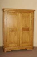 Dielenschrank, westdeutsch/Pfalz, um 1830/40, SpÄtbiedermeier, Nußbaum massiv, RÜckwand Weichholz, auf Rahmen gearbeitet, ausgewÄhltes ...