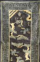 Pou Tou Antik, China, um 1900, Wolle auf Baumwolle, ca. 134 x 64 cm, Schätzwert: 1700.- EURO, EHZ: 2, sehr guter Erhaltungszustand, he rvorragend ...