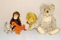 Konvolut 2 Steiff-Tiere, 50er/60er Jahre, Teddy Floppy Zotty, 43 cm; Dackel Hexie, 25 cm , Teddy mit Knopf u. Fahne, Dackel ohne, l. -min. ...