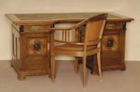Schreibtisch, deutsch, um 1900/05, Korpus Weichholz/Hartholz, z.T. Eiche massiv, Eichefurnier, dieses z.T. gespiegelt, Inlets in Carrèform, ...