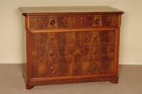 Kommode, deutsch, um 1840/50, SpÄtbiedermeier, Korpus Weichholz, Mahagonifurnier gespiegelt, abgeschrÄgte Ecken mit aufgesetzten halbrunden ...