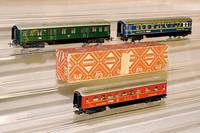 3 MÄrklin-Wagen, 50er Jahre, Spur HO, Blech, best. aus: GepÄckwagen Nr. 346/5, grÜn, DSG Speisewagen Nr. 346/3 J, rot und Schlafwagen Nr. 346/2, ...