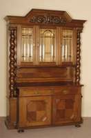 Vielzweckaufsatzschrank, deutsch, um 1910, Korpus Weichholz und Eiche massiv, Eichefurnier, links und rechts aus dem Vollholz gedrechselte und in ...