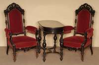 Salontisch mit 2 Stuhlsesseln, deutsch, um 1870/80, Palisander massiv, eklektizistischer Stil, reich geschnitzt, Durchbrucharbeit, freistehende ...